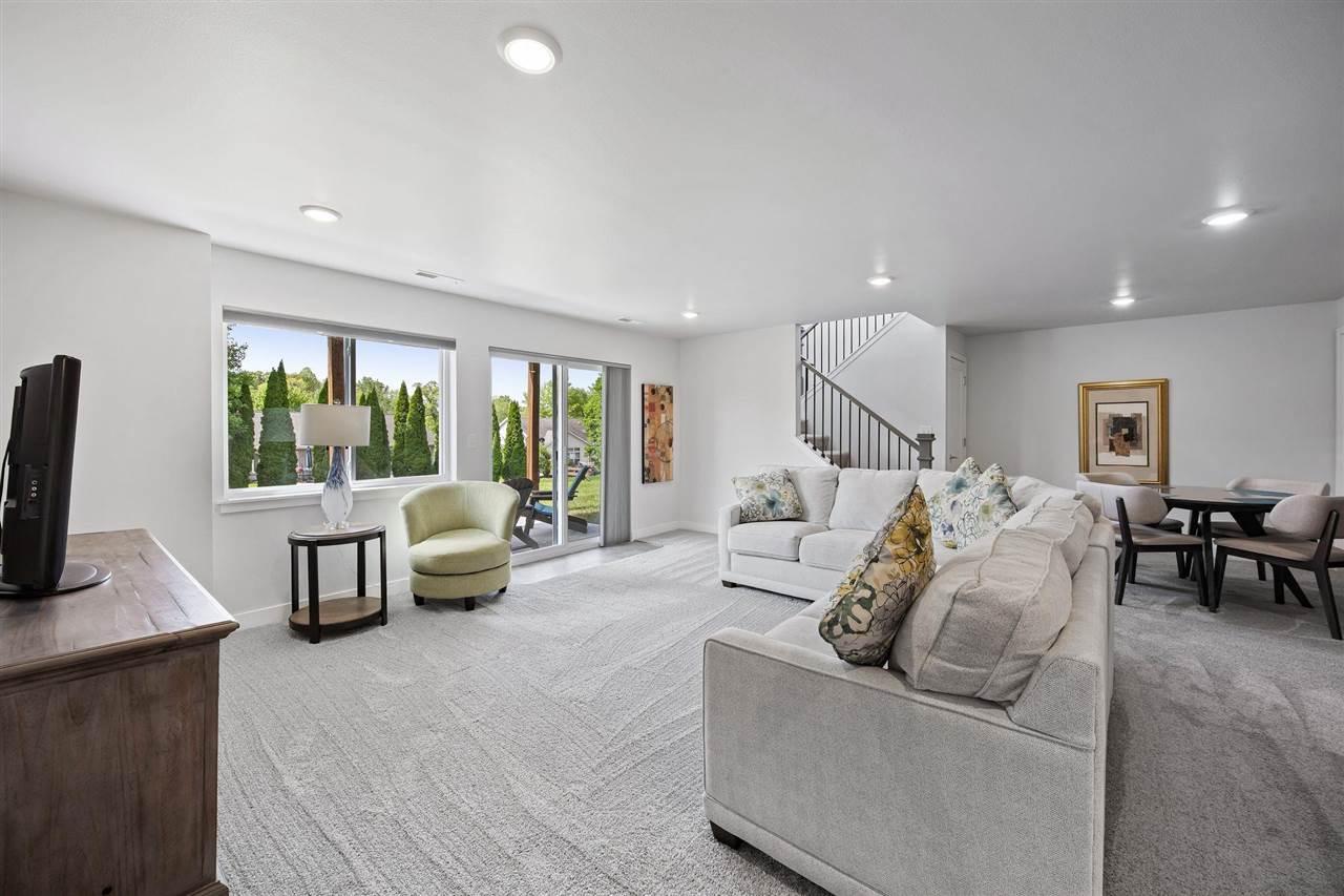 8 Pinnacle Ln