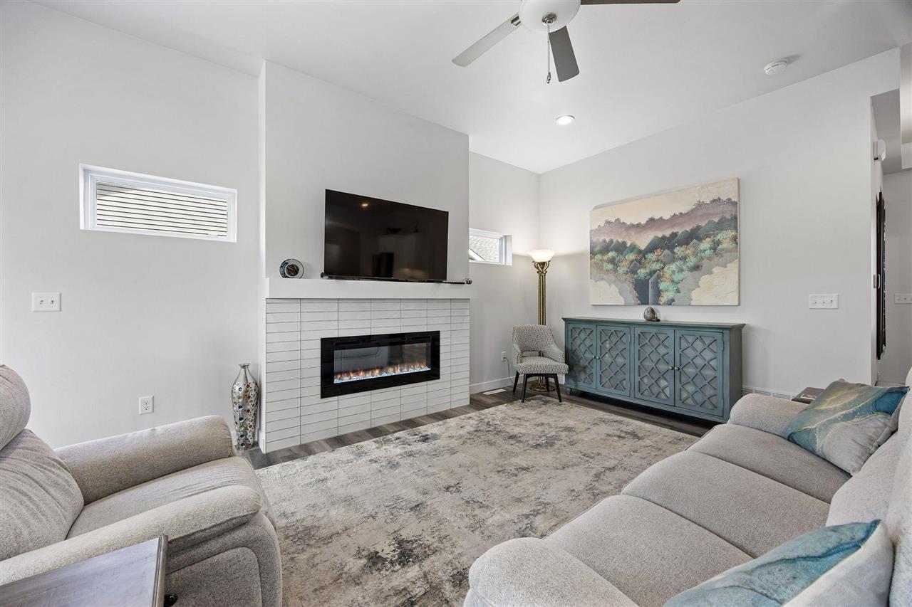 8 Pinnacle Ln