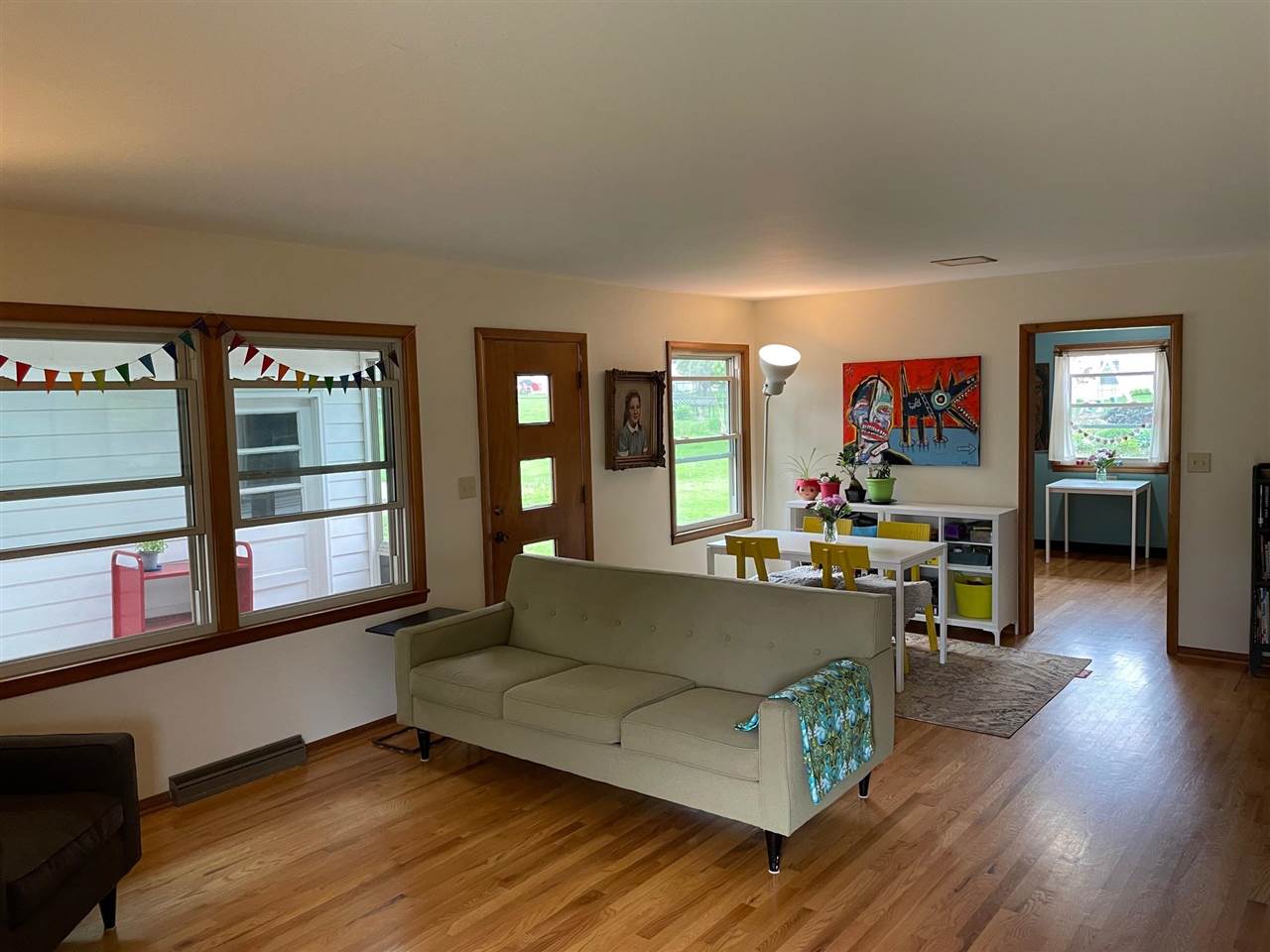 30 Montrose Ave