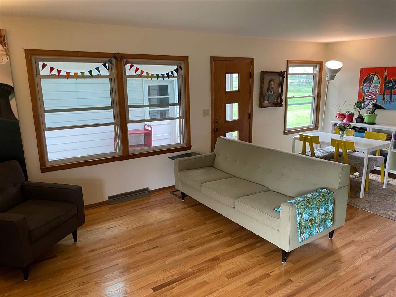 30 Montrose Ave