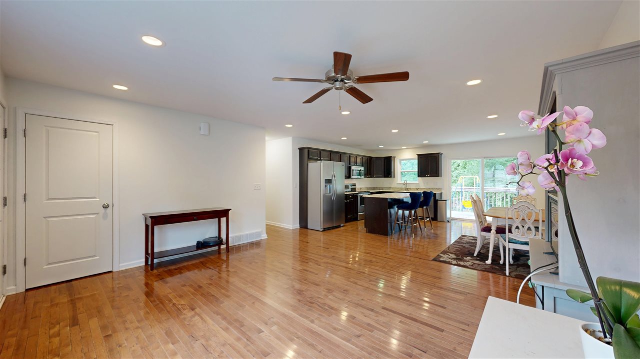 1113 Manitou Trl