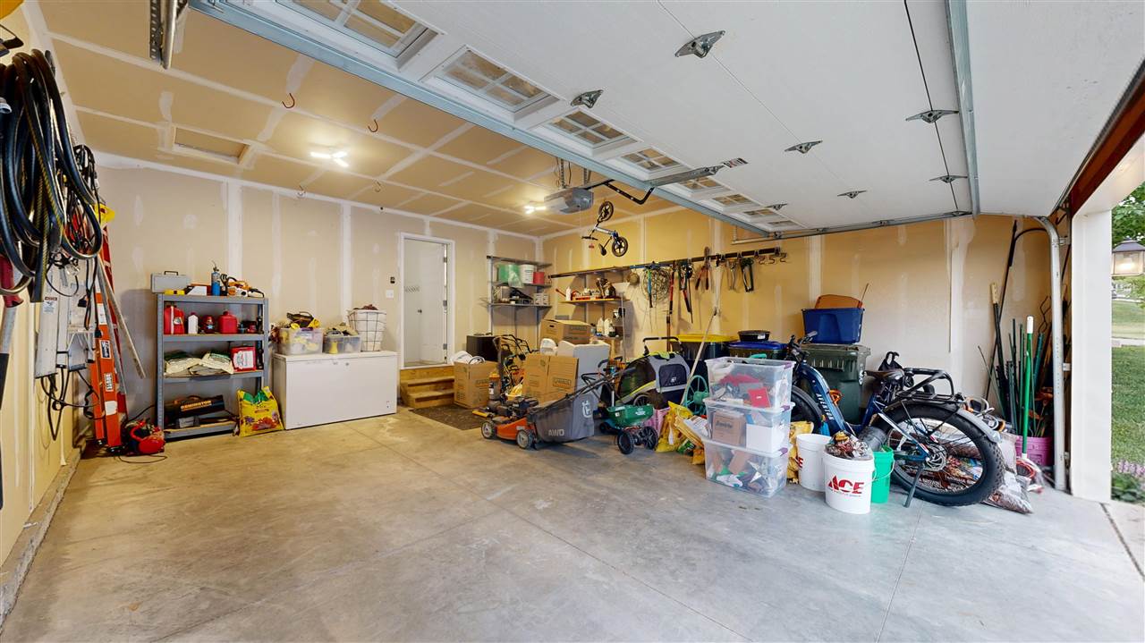 1113 Manitou Trl