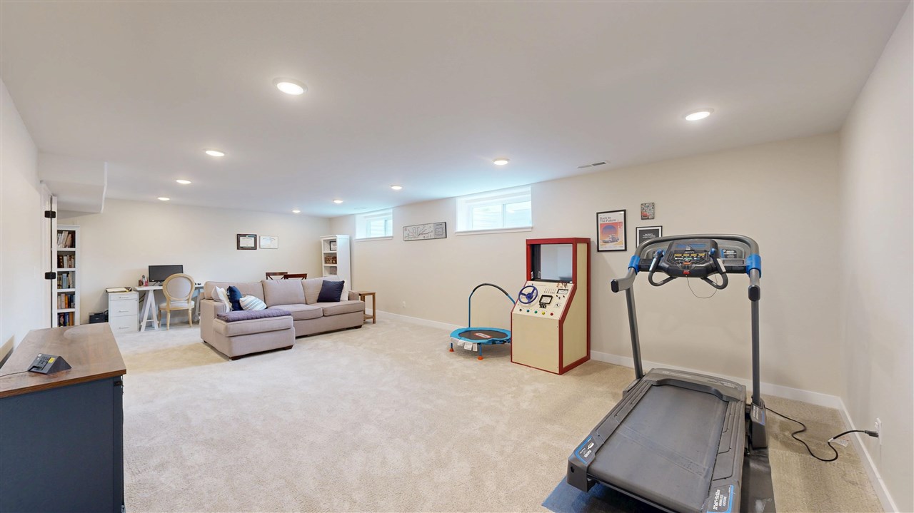1002 Iris Ave