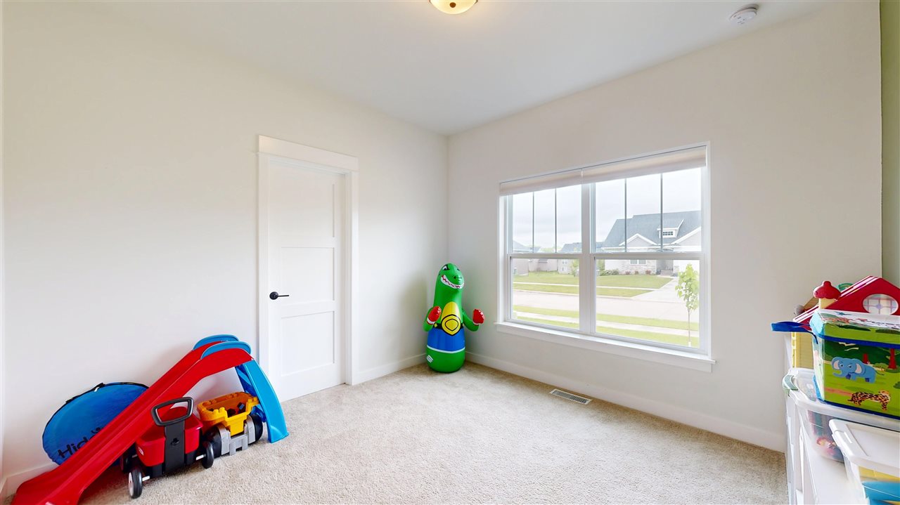 1002 Iris Ave