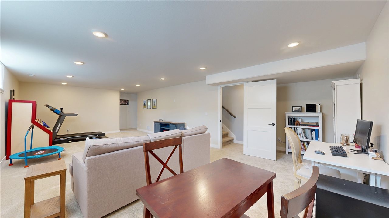 1002 Iris Ave