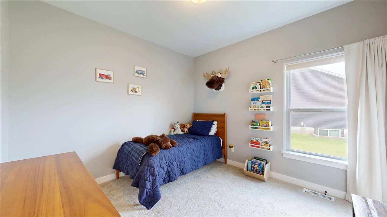 1002 Iris Ave