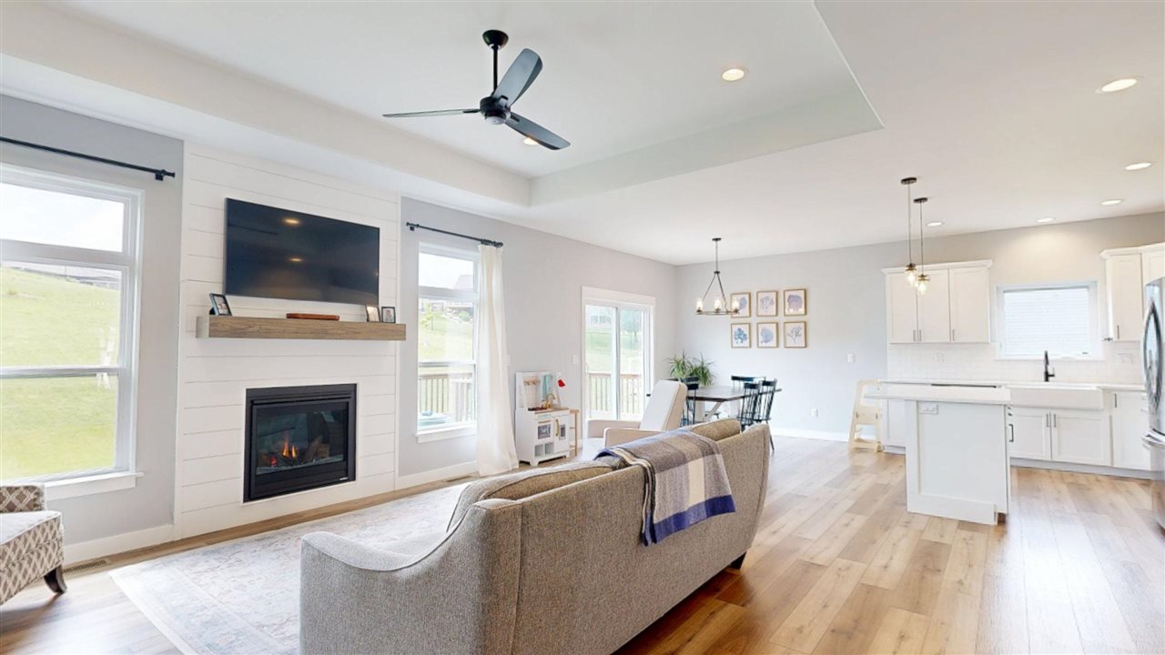 1002 Iris Ave