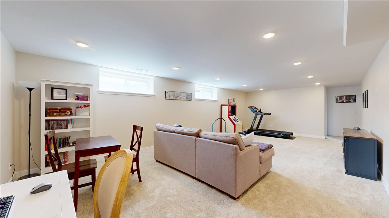 1002 Iris Ave