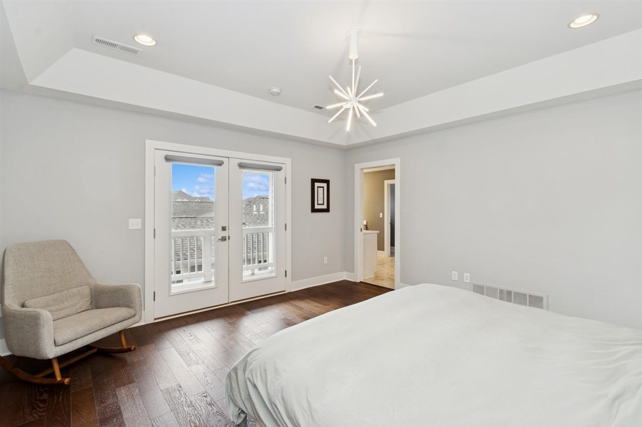 993 Ball St
