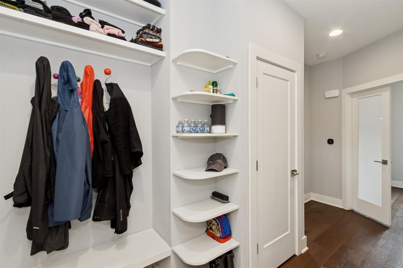 993 Ball St