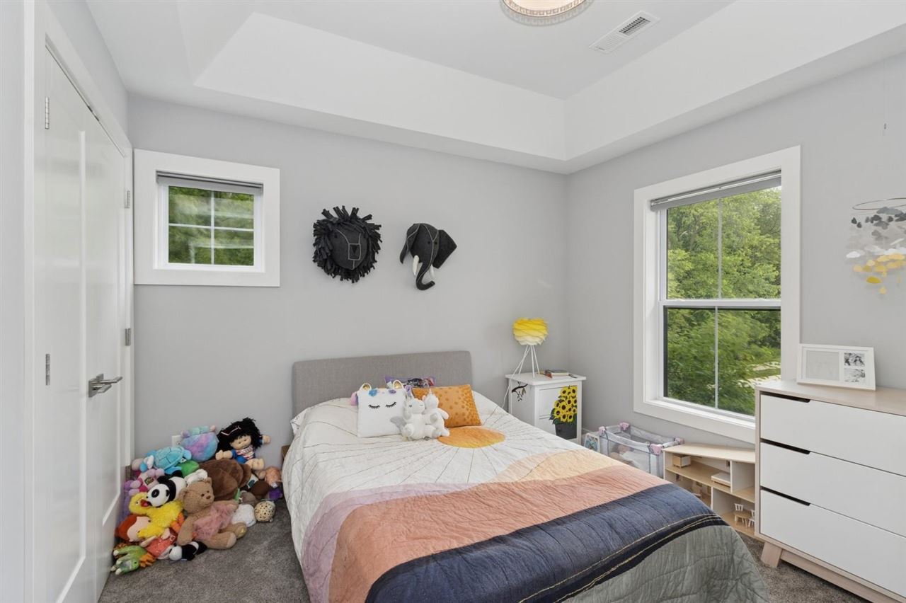 993 Ball St