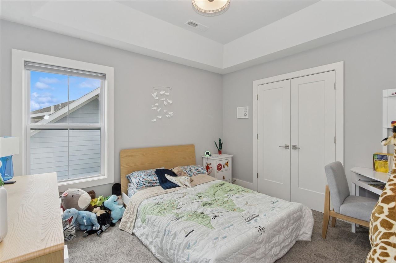 993 Ball St