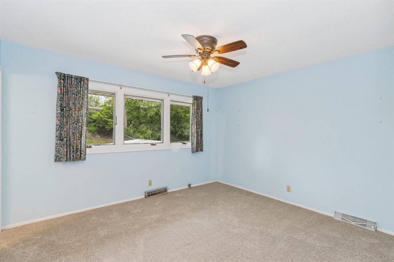 225 Linden Ct