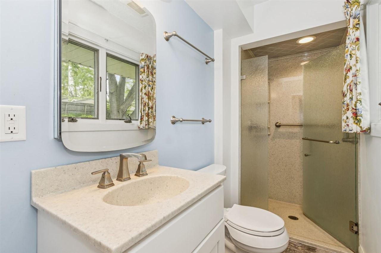 225 Linden Ct