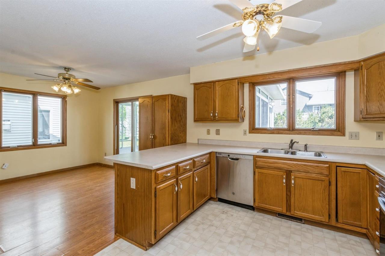 1614 Dickenson Ln