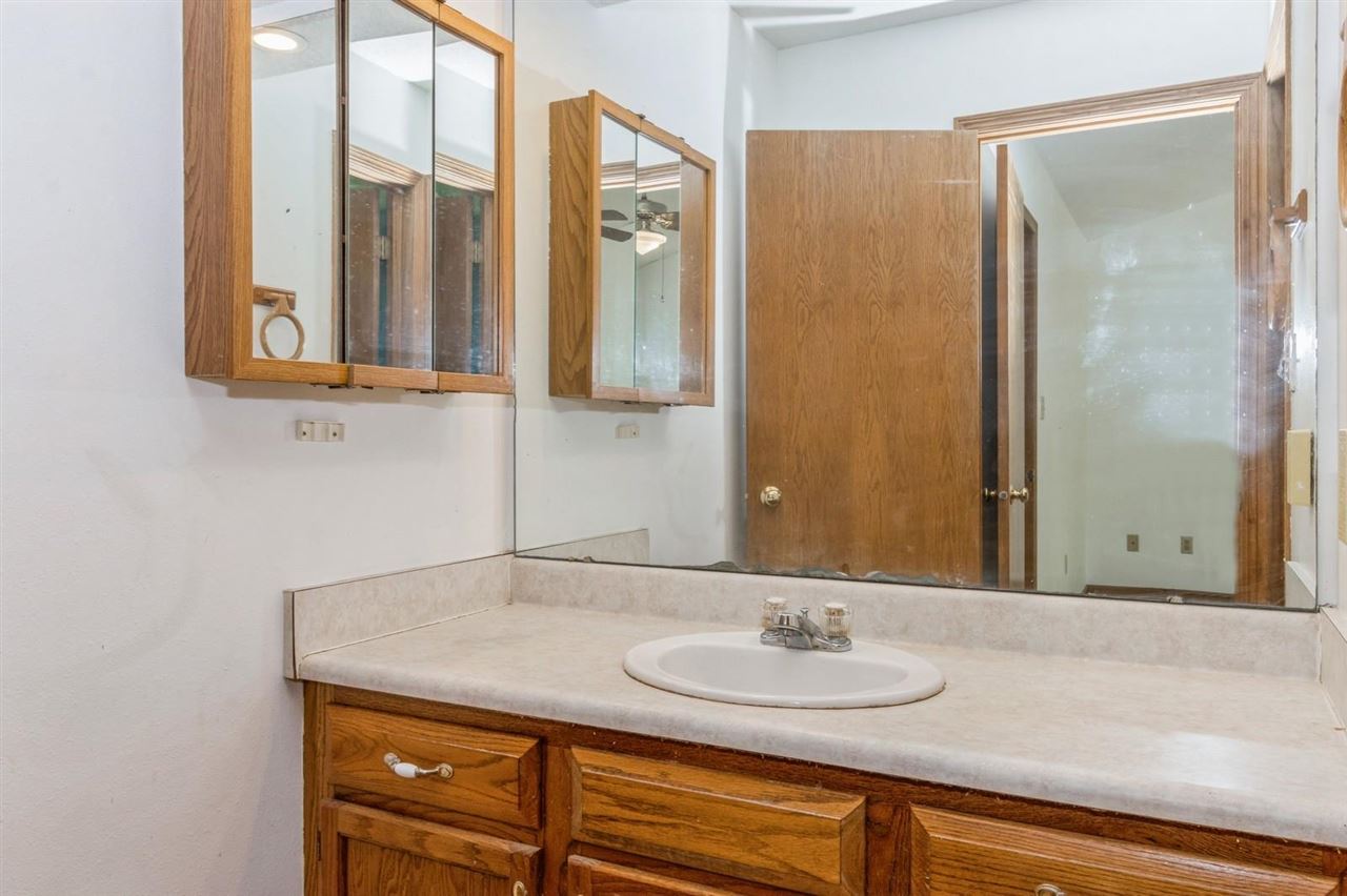 1614 Dickenson Ln