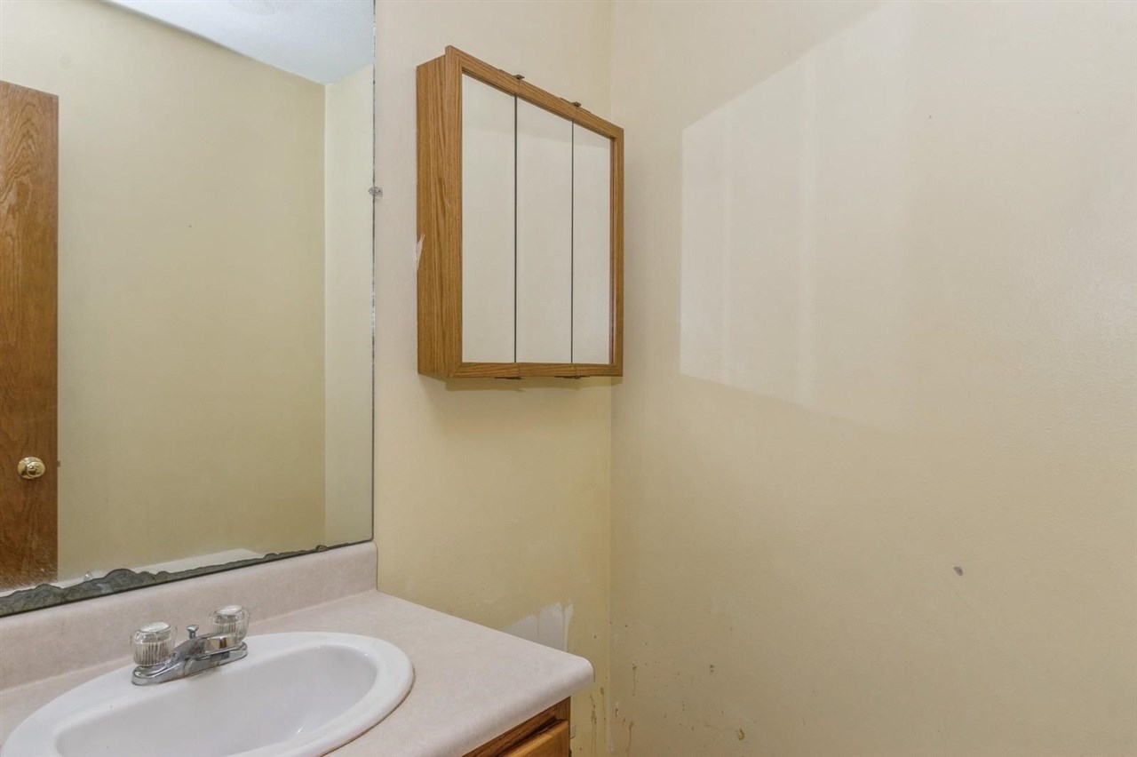 1614 Dickenson Ln
