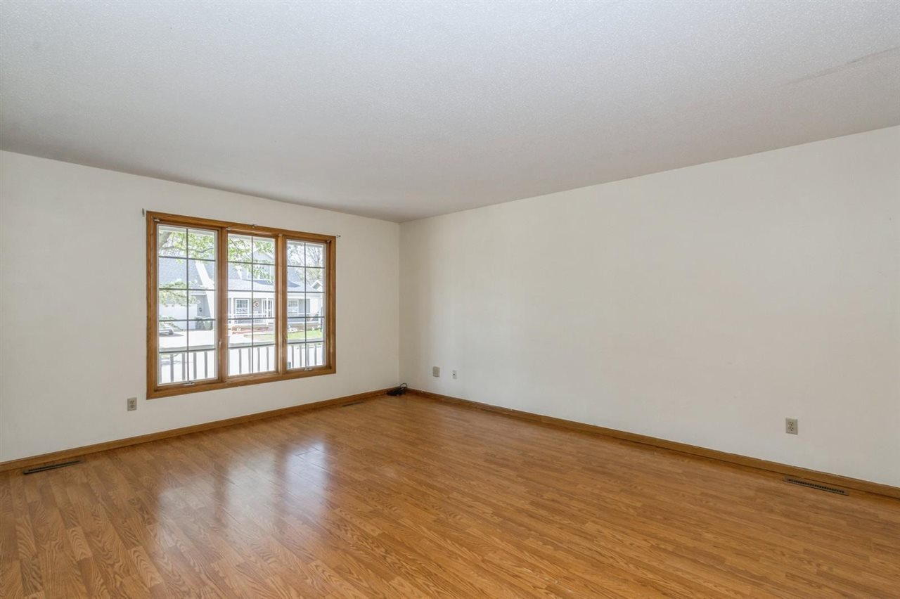 1614 Dickenson Ln