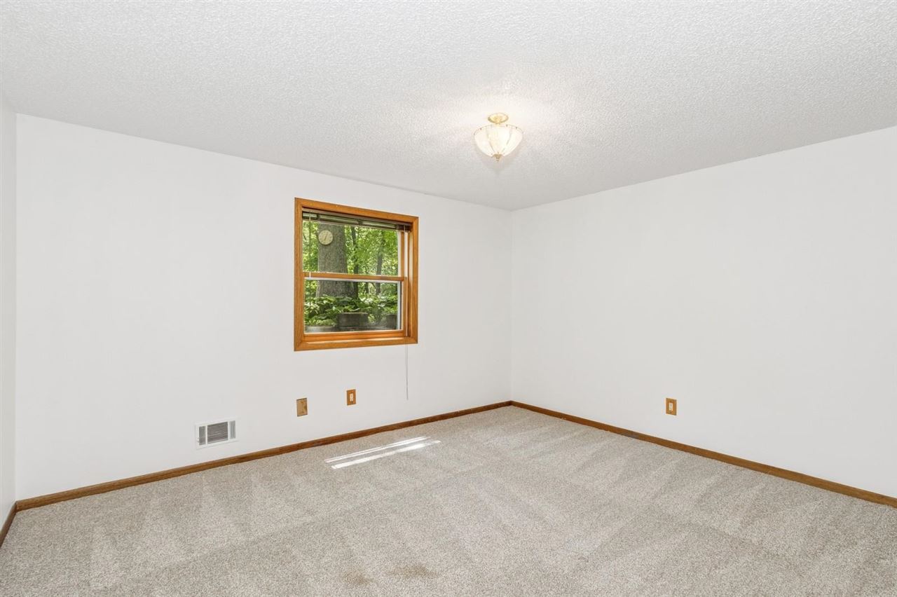 6 Woodland Dr NE