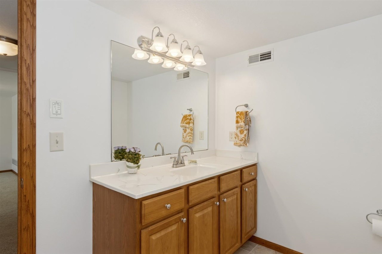 931 Tamarack Trl