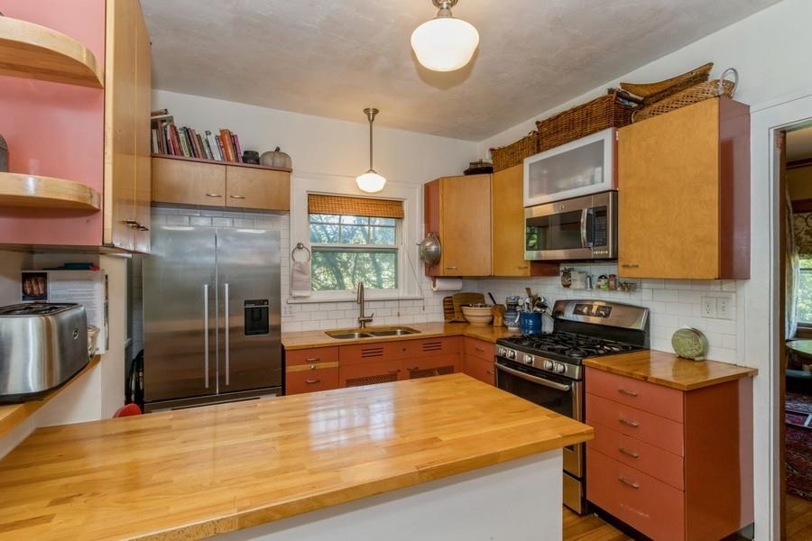 323 10th Ave SW