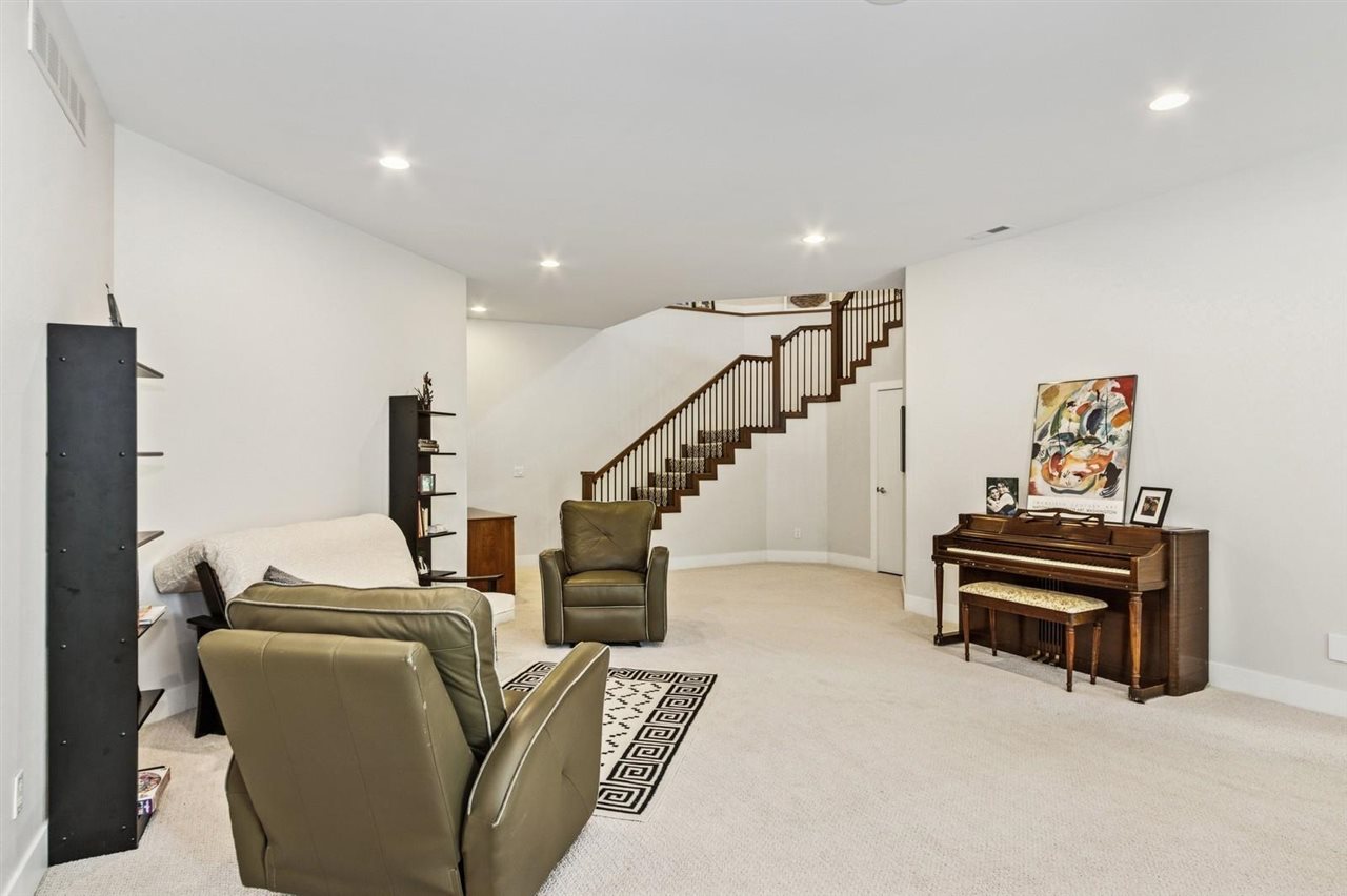 2000 Forest Hill Cir