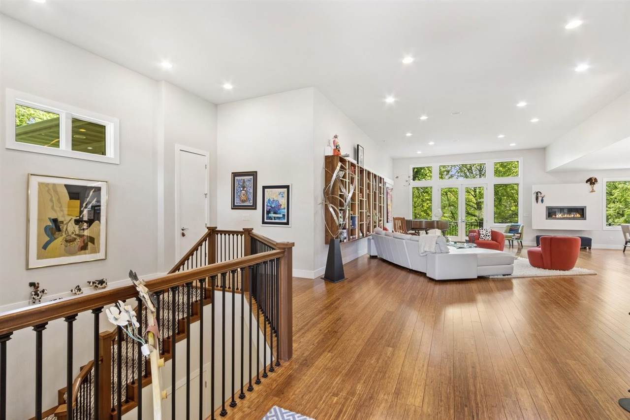 2000 Forest Hill Cir