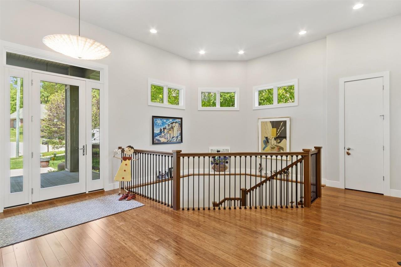 2000 Forest Hill Cir