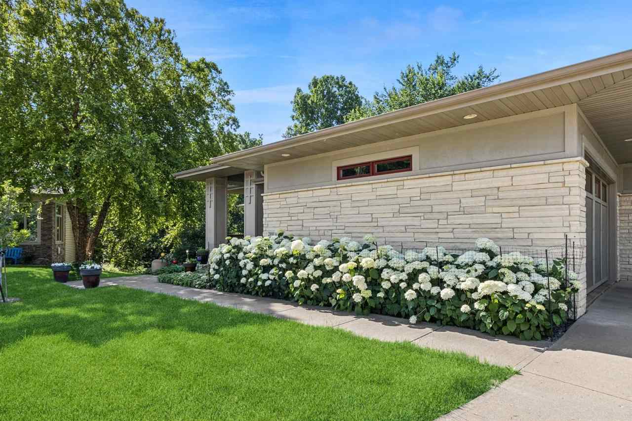 2000 Forest Hill Cir
