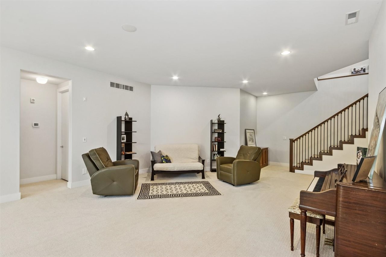 2000 Forest Hill Cir