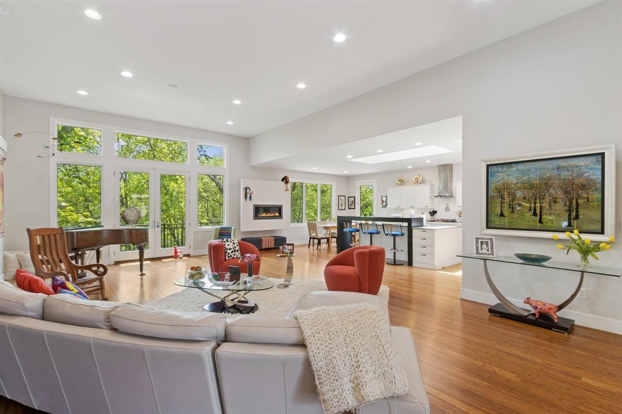 2000 Forest Hill Cir