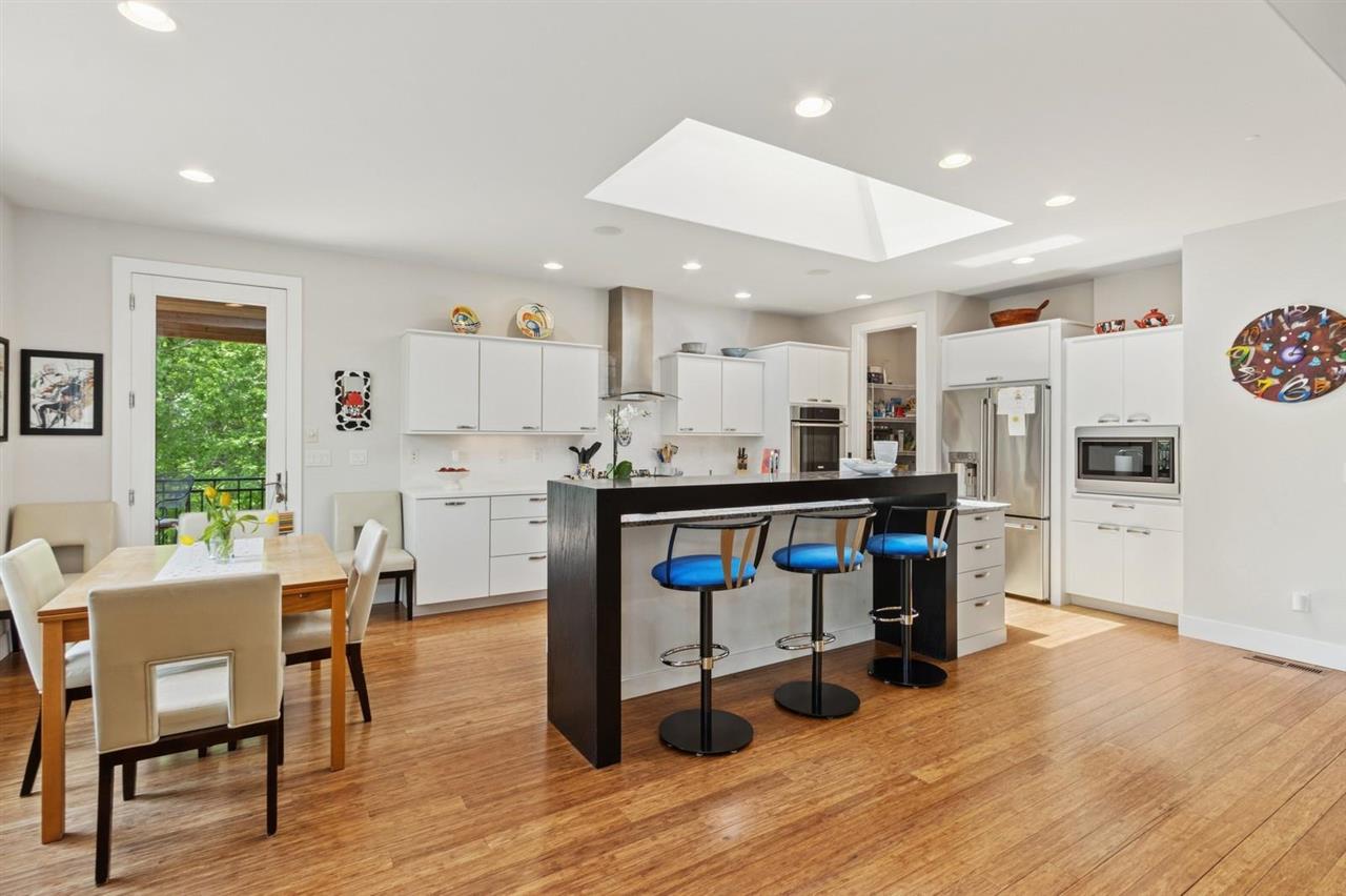 2000 Forest Hill Cir