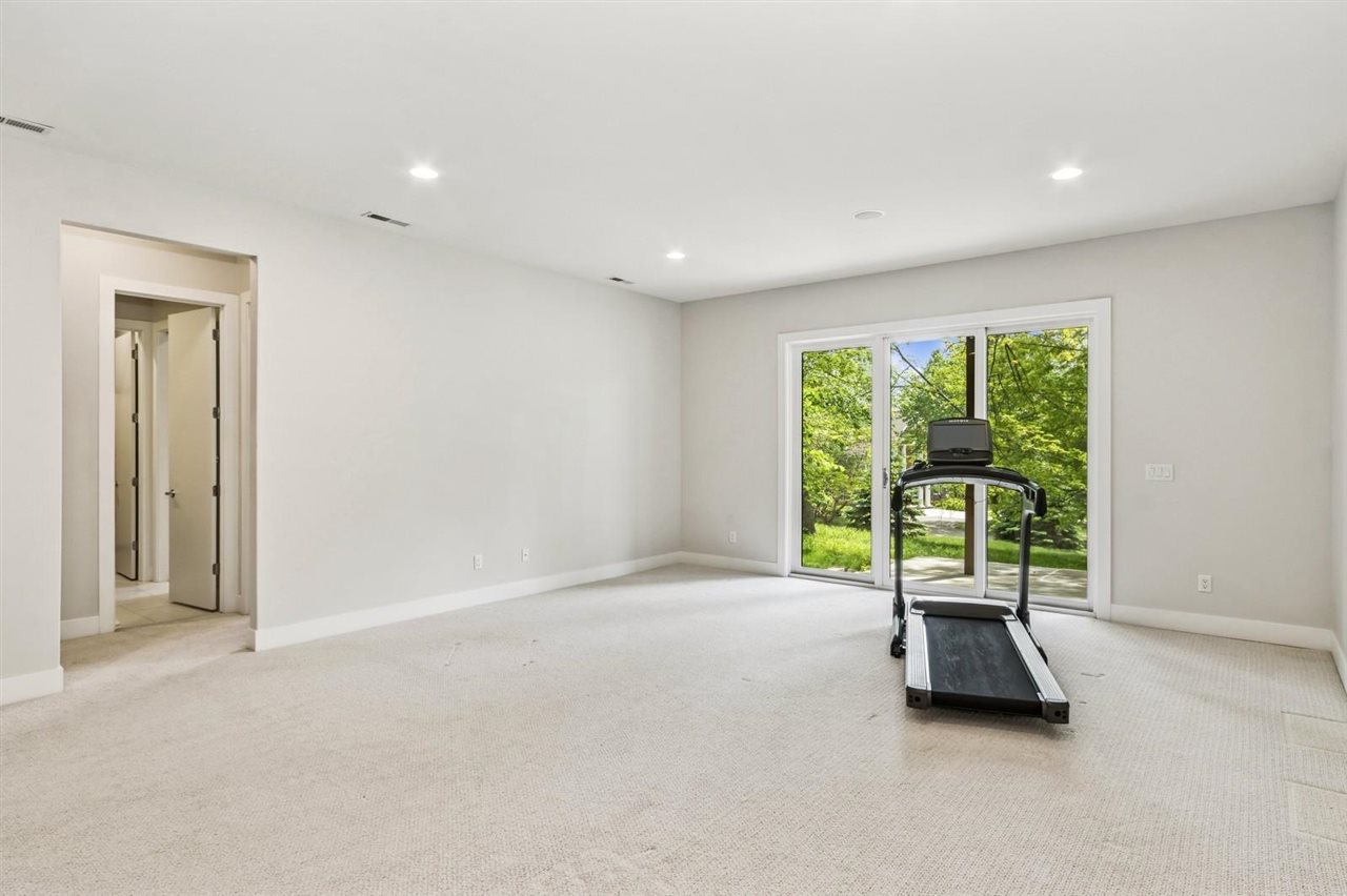 2000 Forest Hill Cir