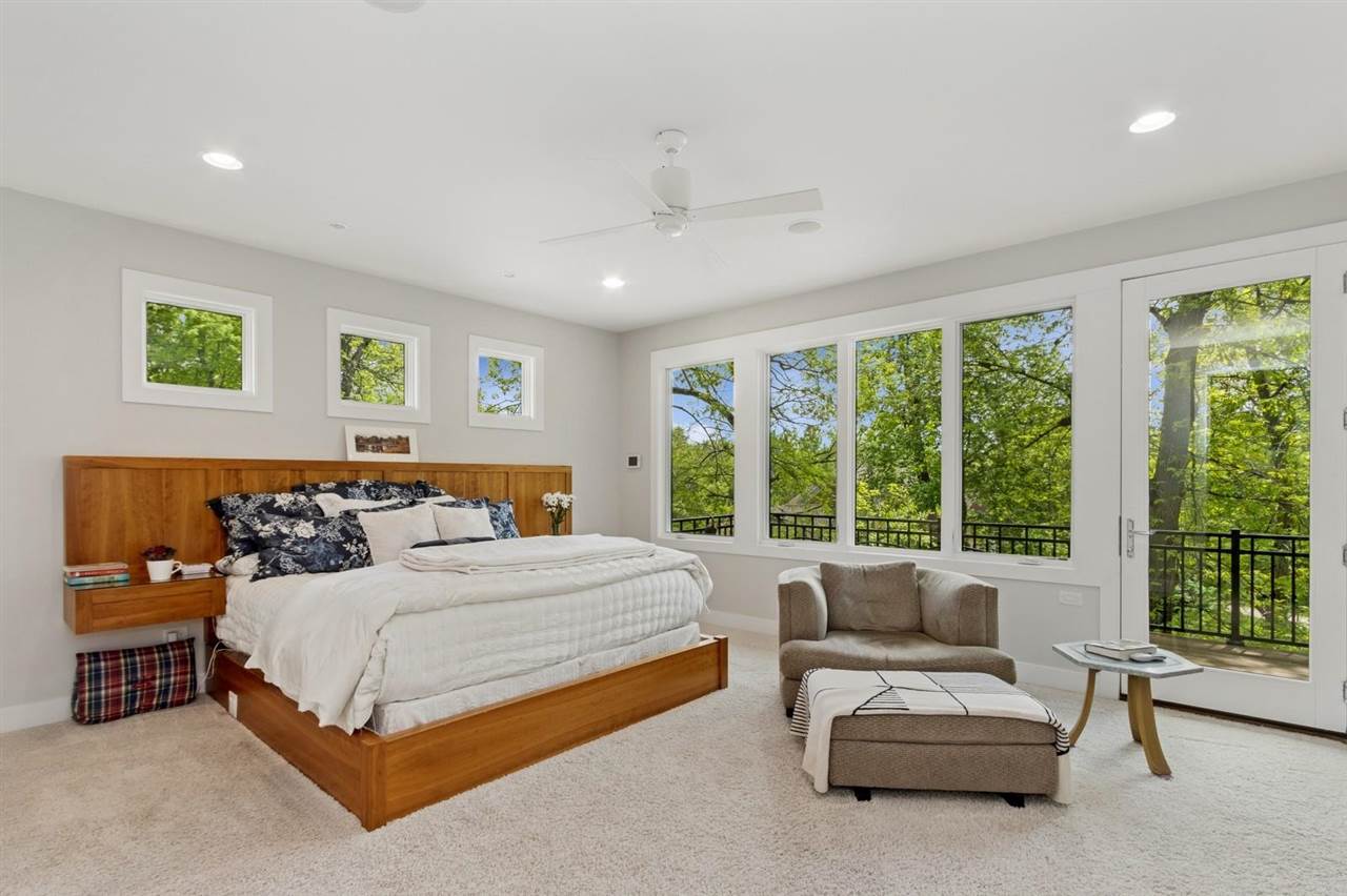 2000 Forest Hill Cir