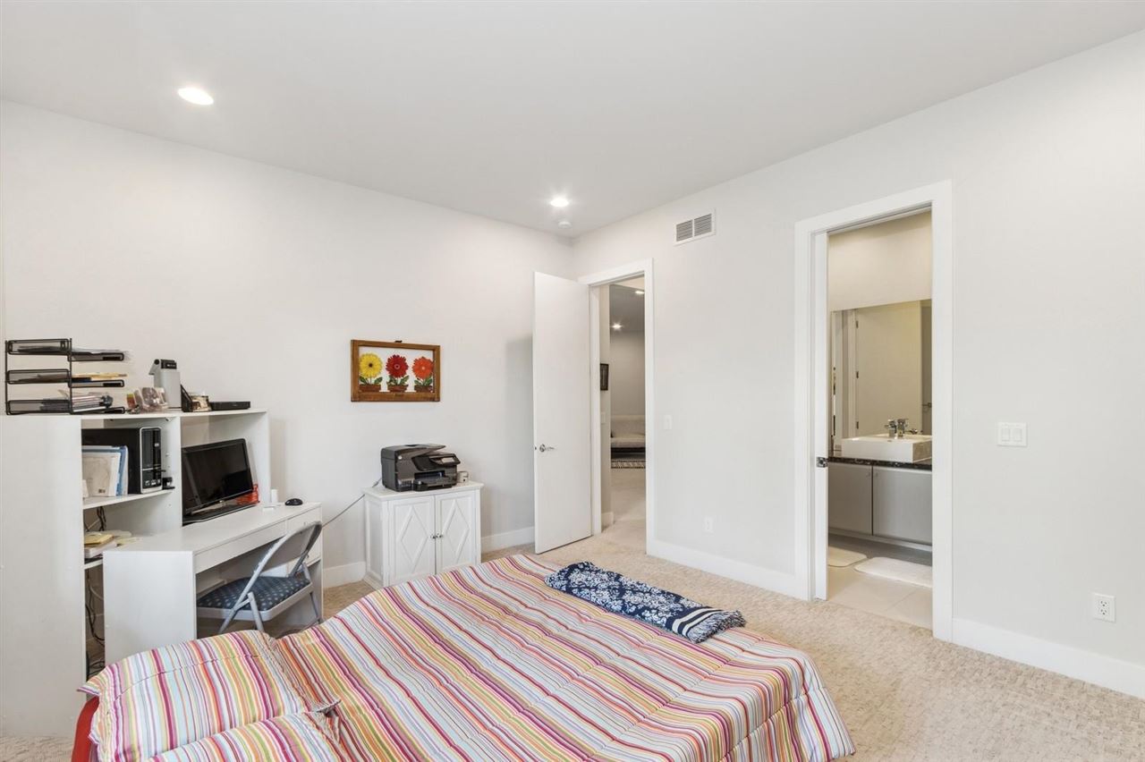2000 Forest Hill Cir