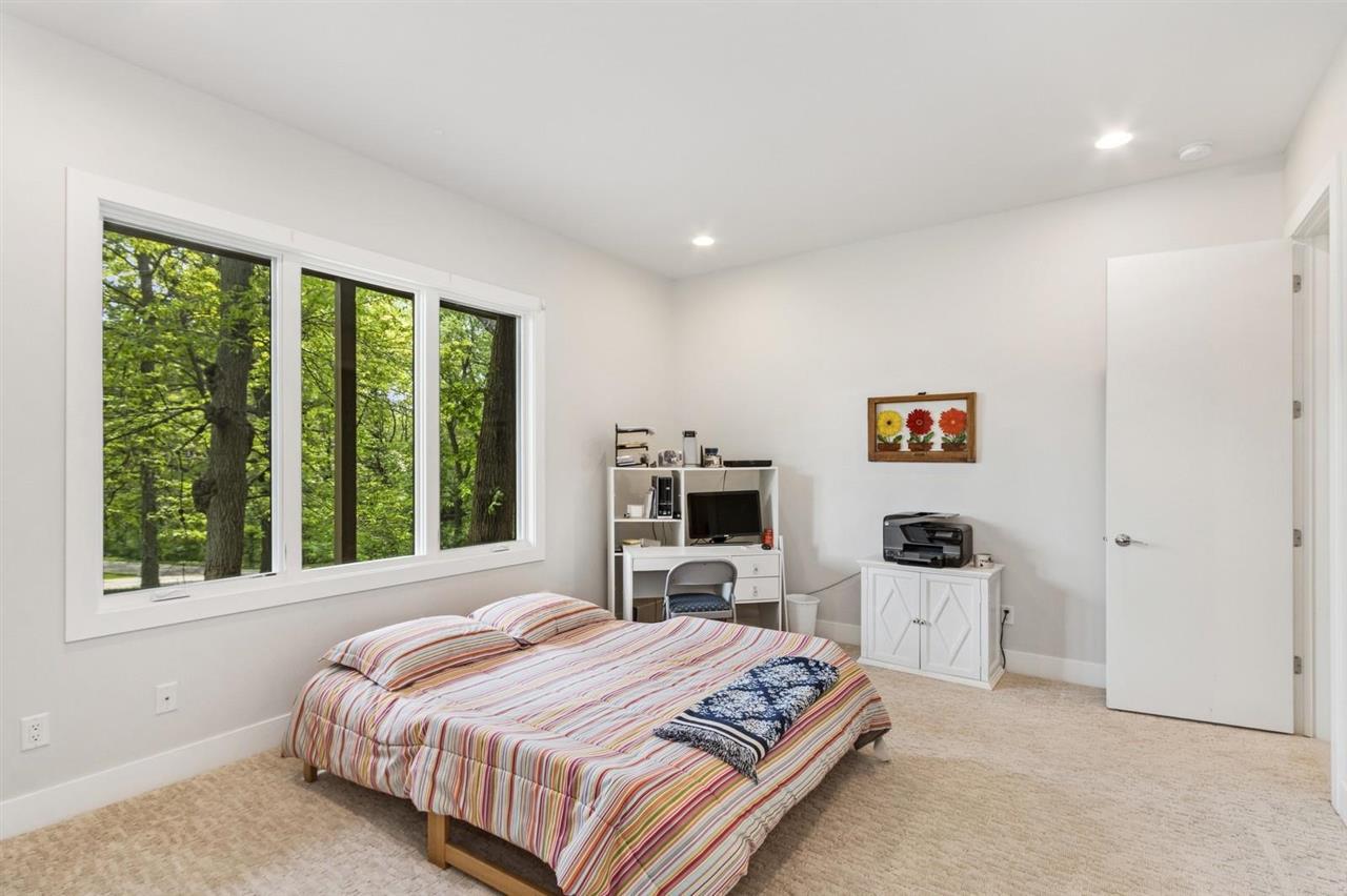 2000 Forest Hill Cir