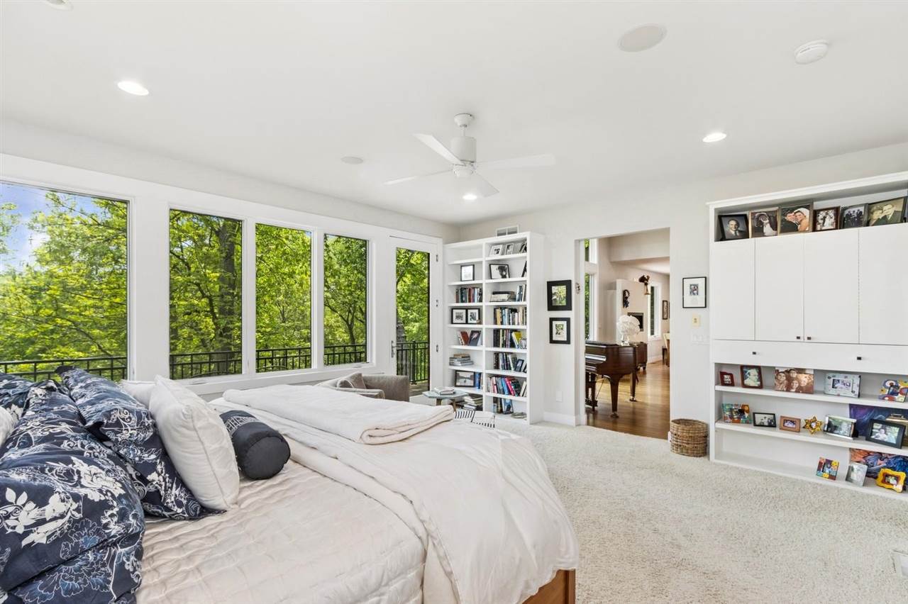 2000 Forest Hill Cir