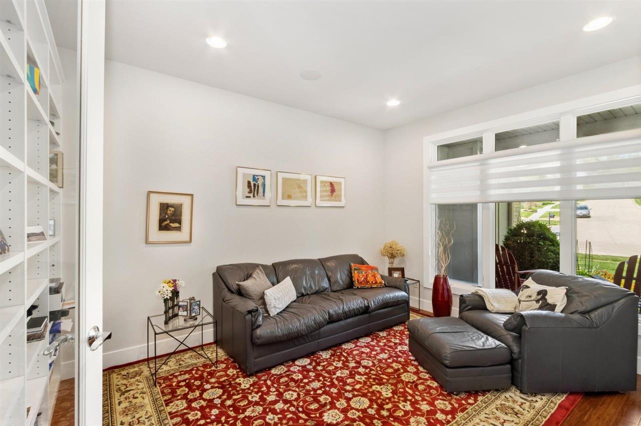 2000 Forest Hill Cir