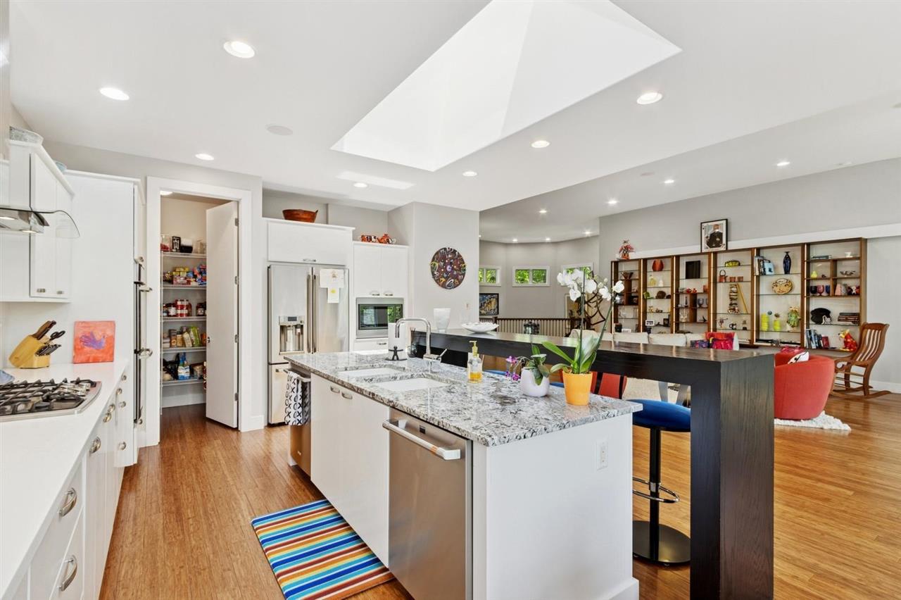 2000 Forest Hill Cir