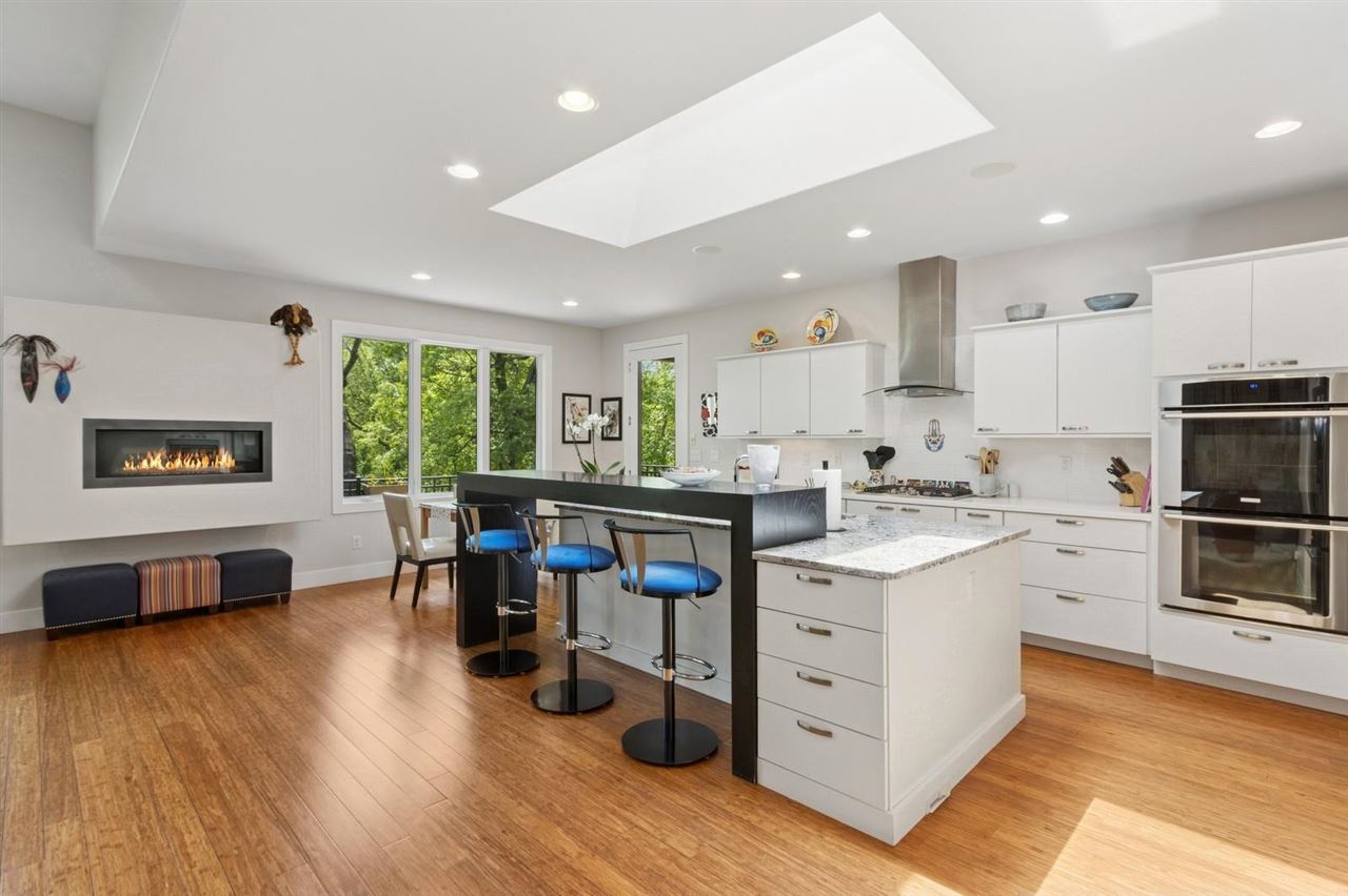 2000 Forest Hill Cir