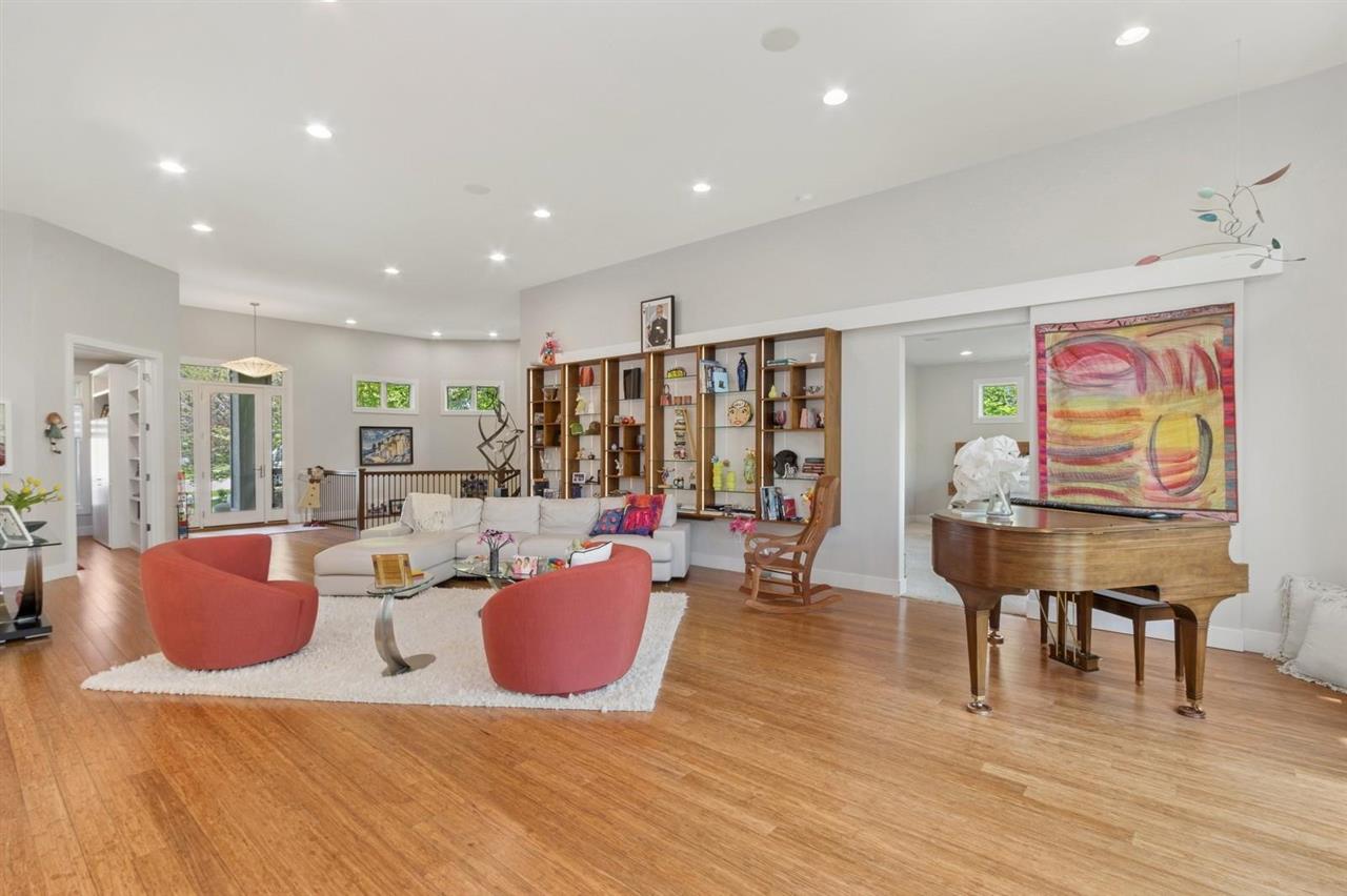 2000 Forest Hill Cir