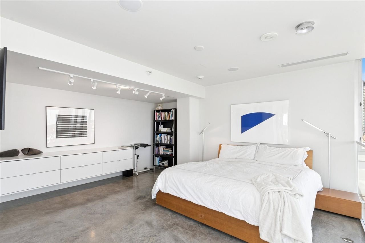 221 E College St Unit: Nos. 1301 +1302