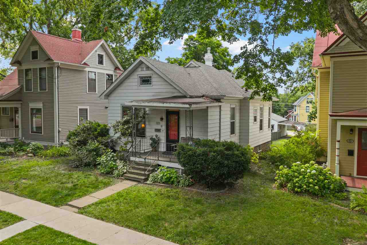 323 Brown St