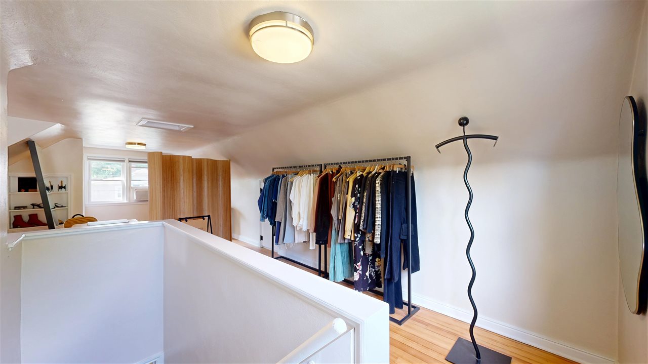 910 3rd Ave