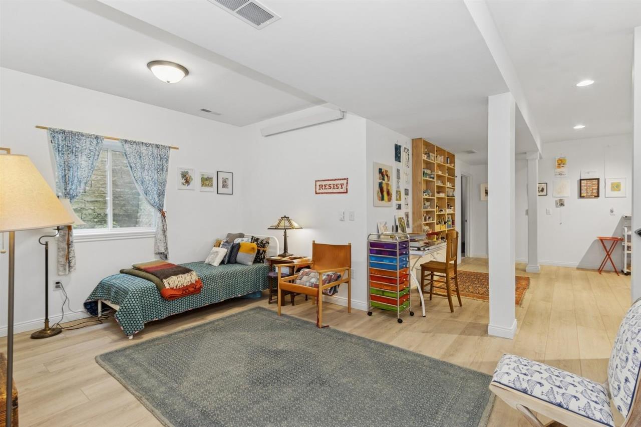 977 Ball St
