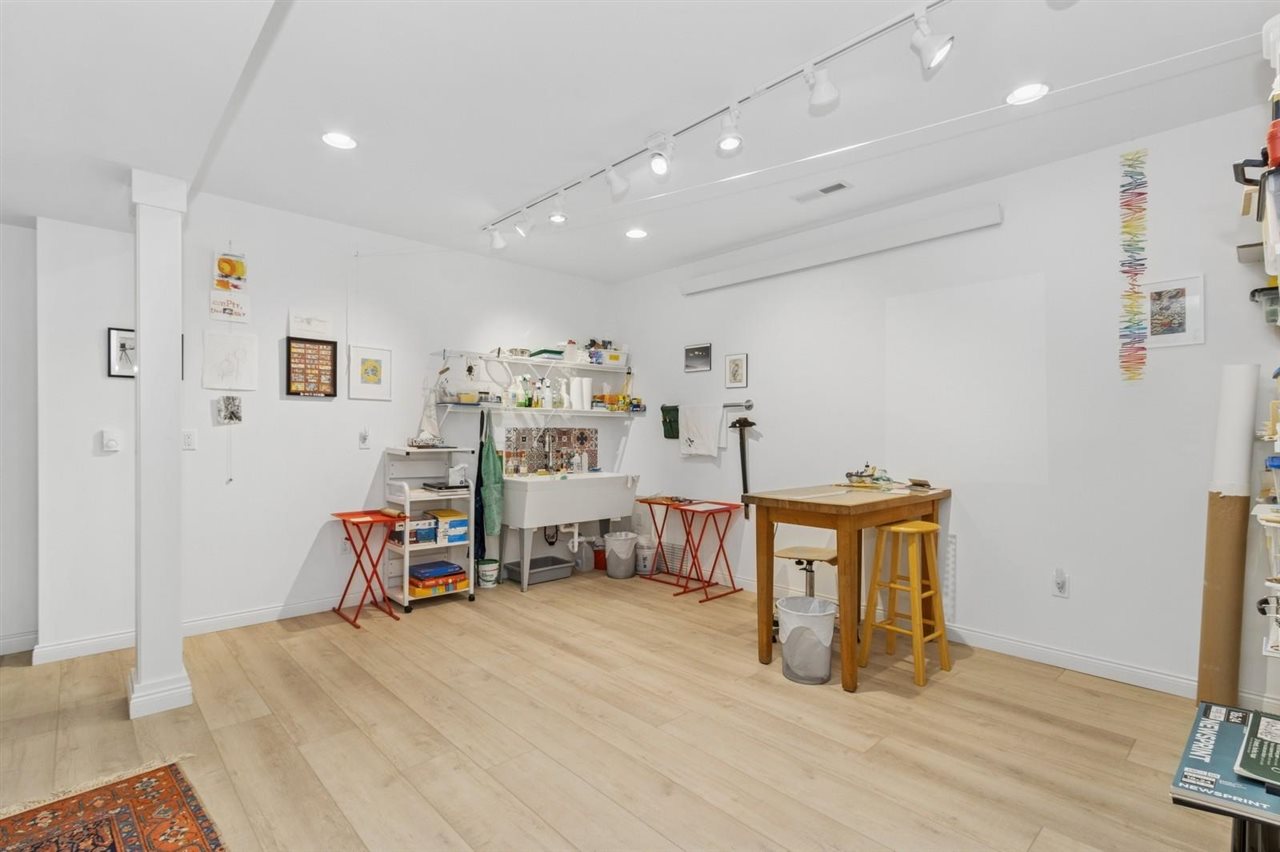 977 Ball St