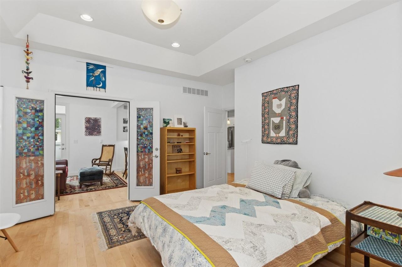 977 Ball St