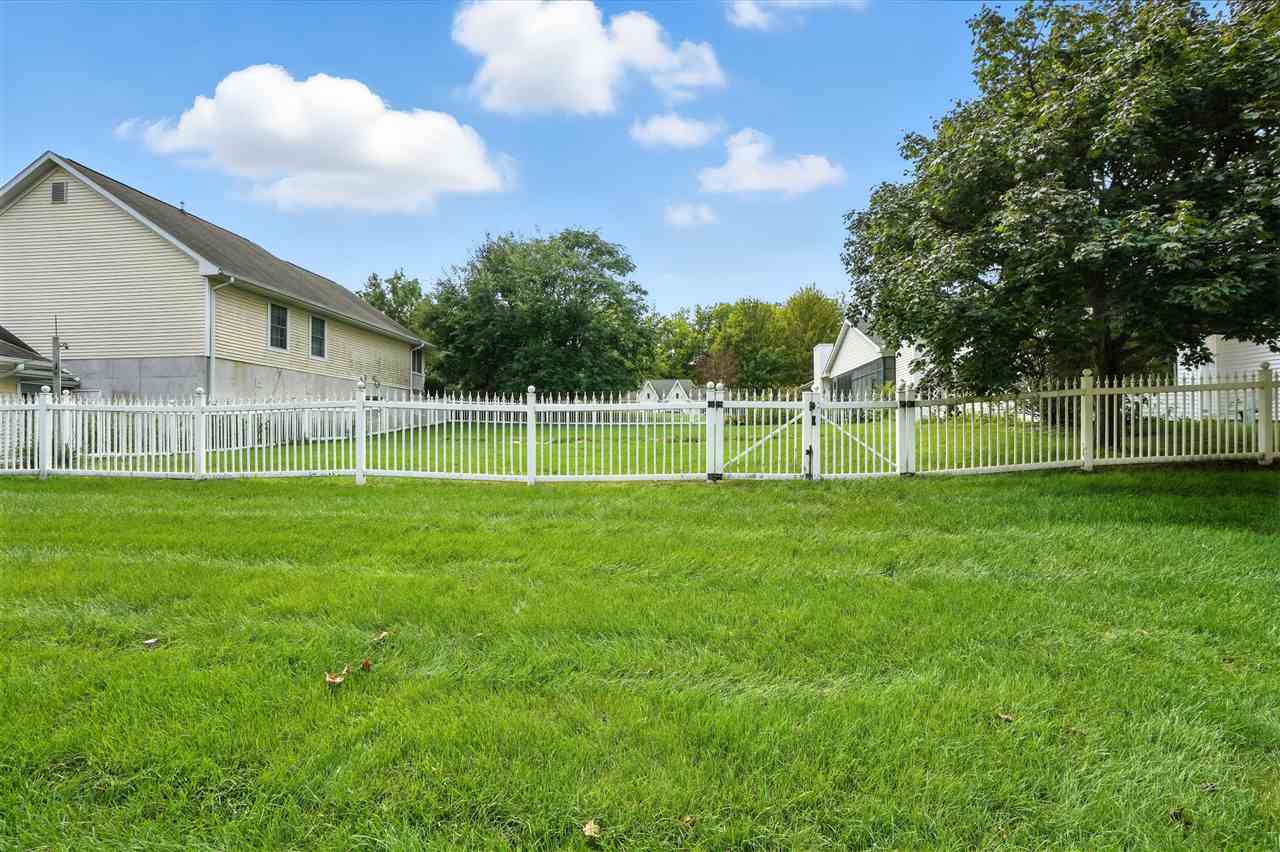 900 Longfellow Pl