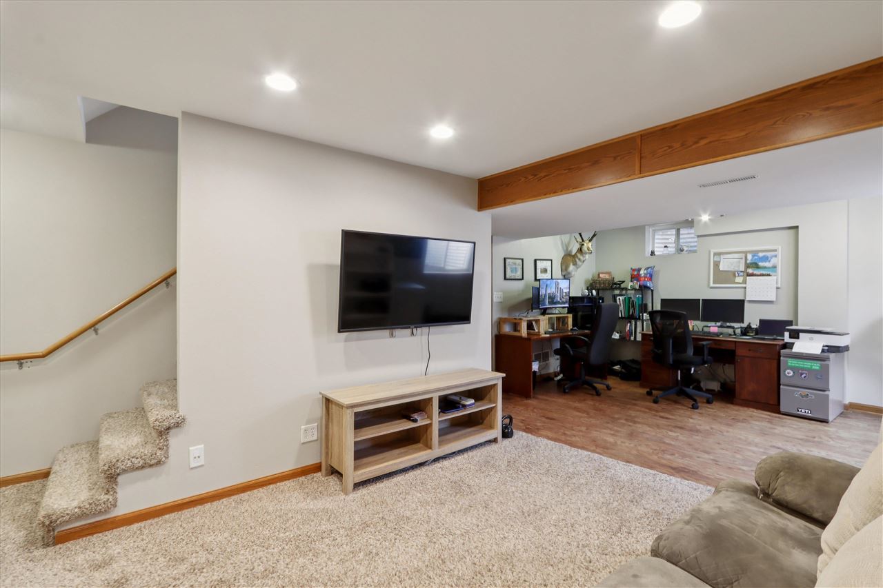 1205 Deerfield Dr