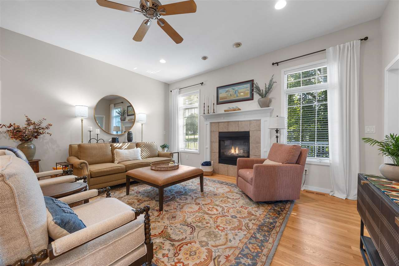 2700 Oakmont Ct